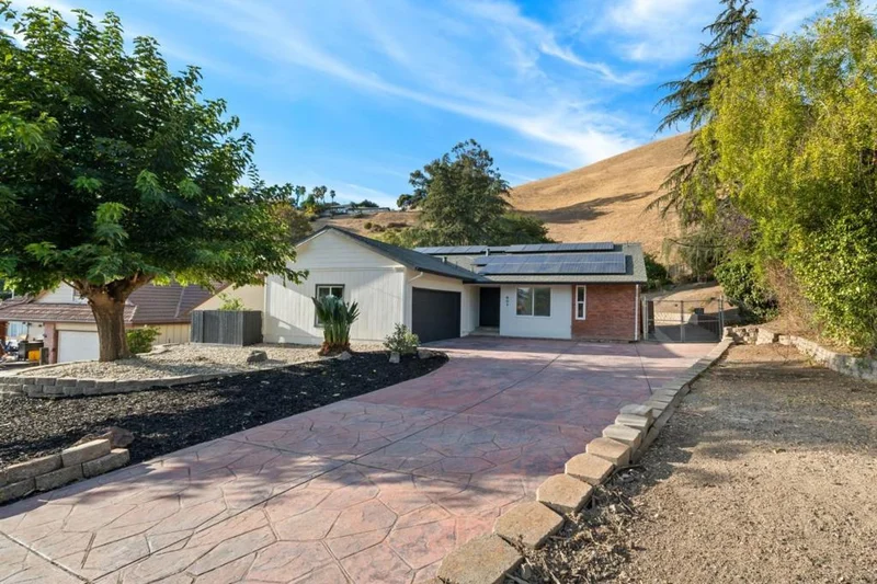Photo 2 of 901 Boulder Drive