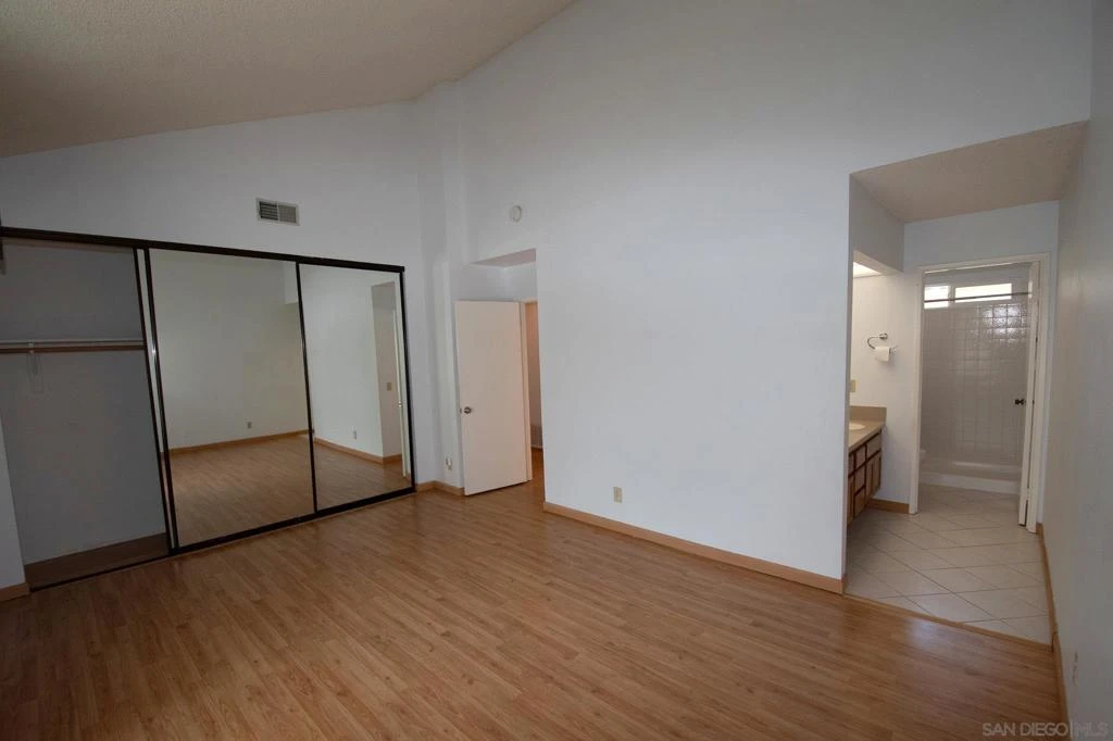 Interior 4