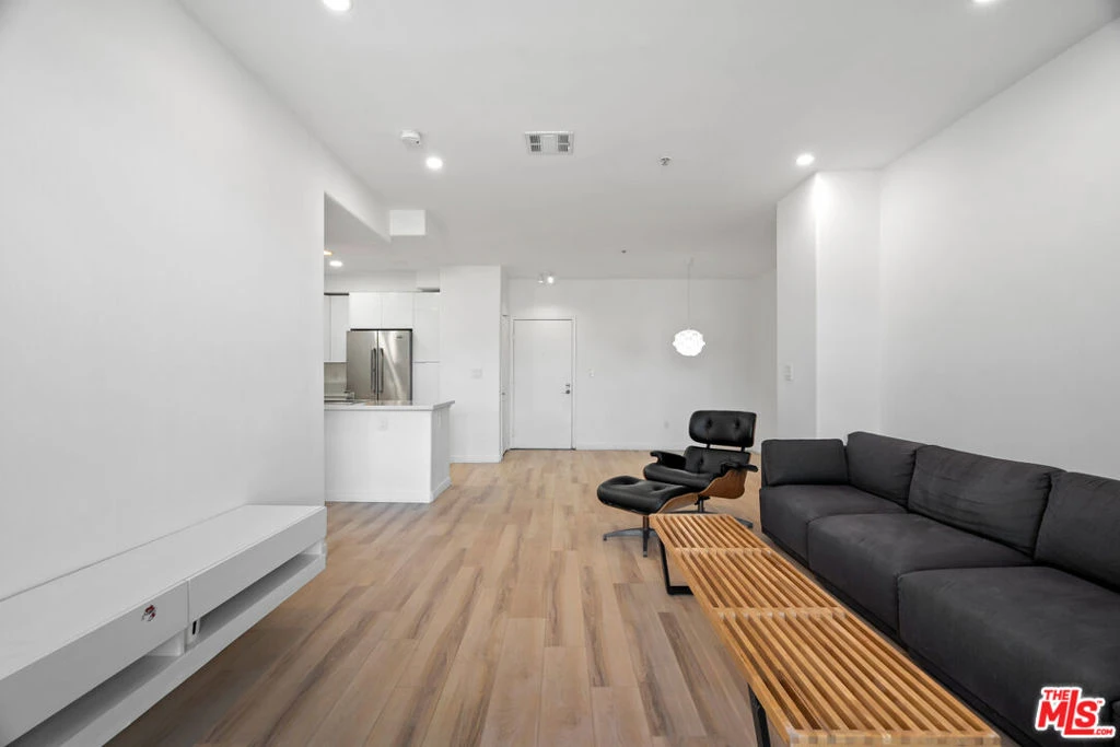 Interior 4