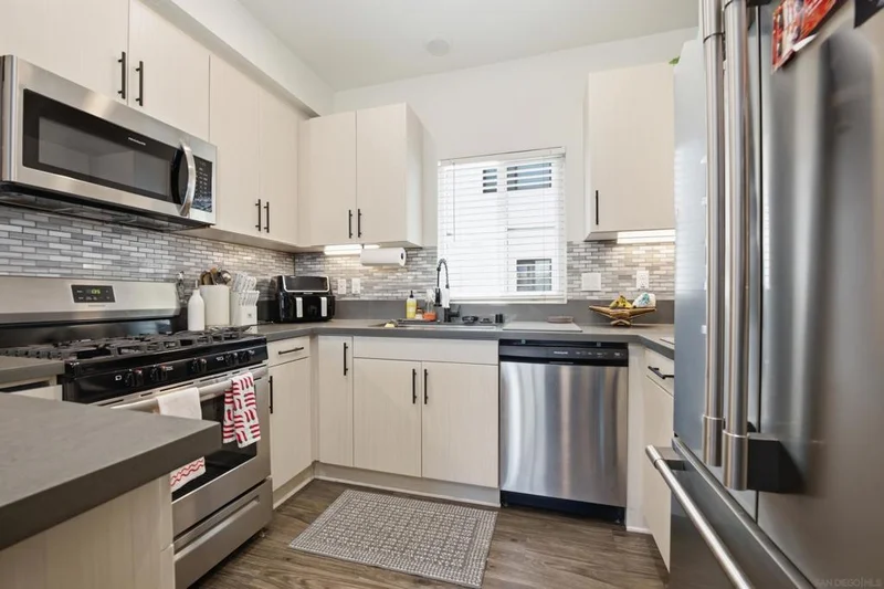 Photo 2 of 4464 Ocean View Boulevard 1