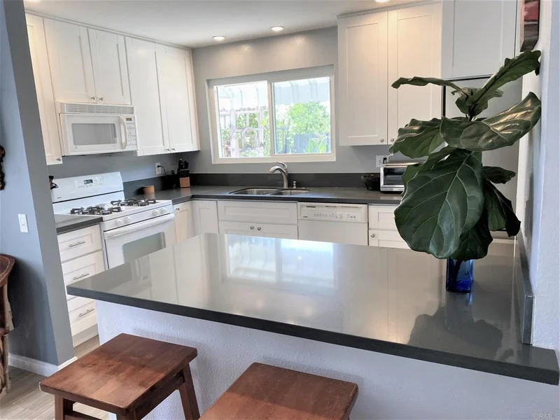 Photo 2 of 1421 Temple Heights Drive