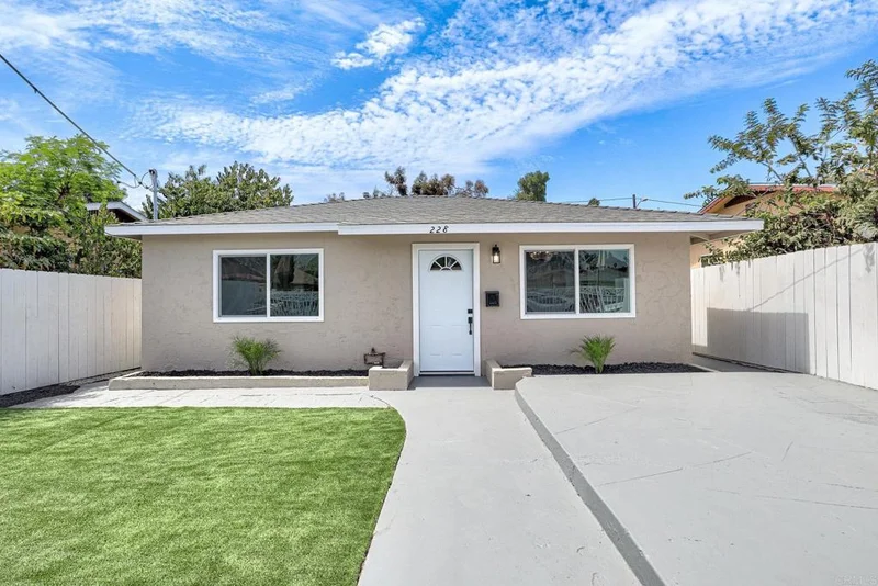 228 S 33rd St, San Diego, CA 92113