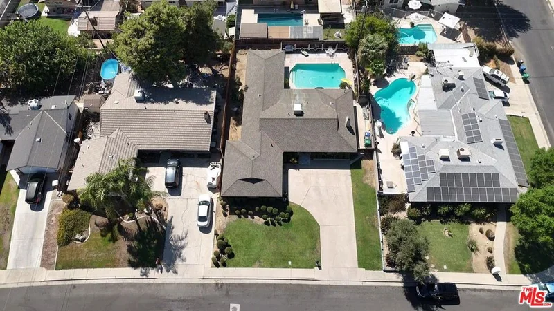 Photo 2 of 3774 Dalehurst Drive