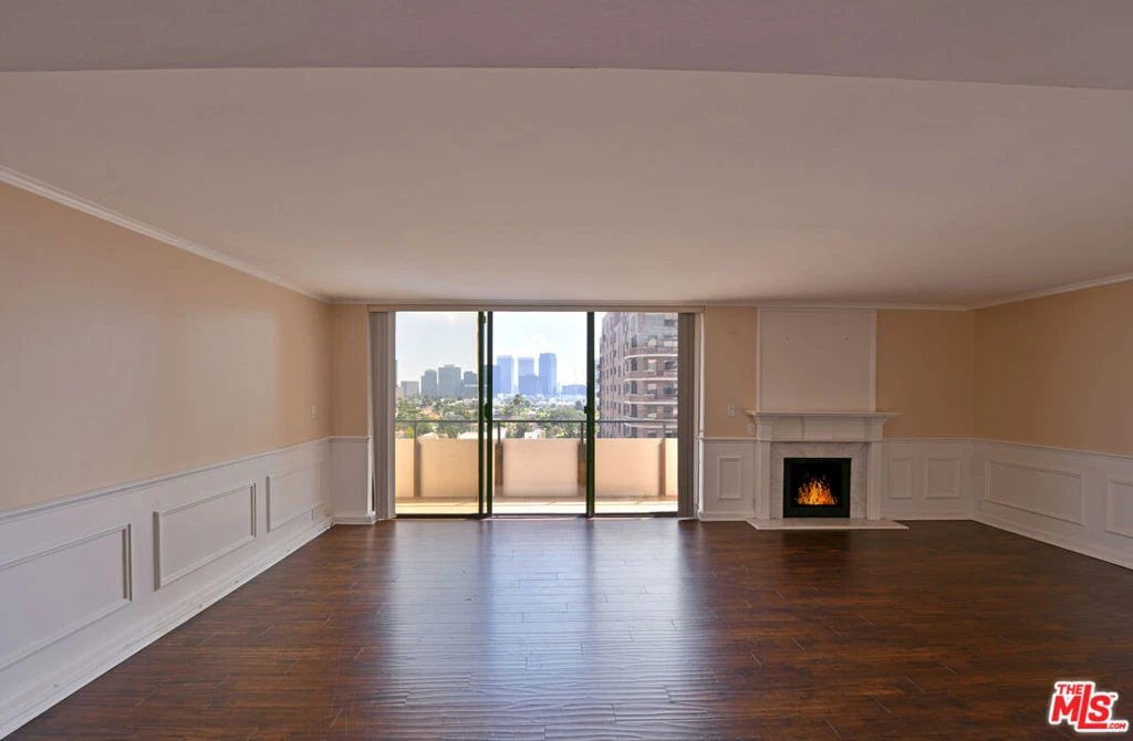 Interior 4