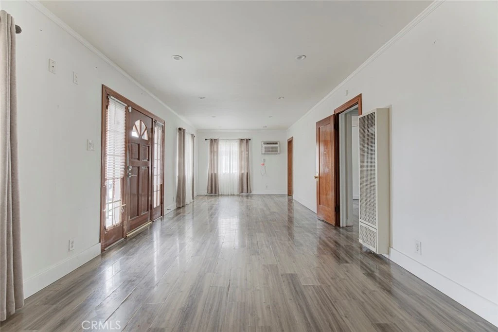 Interior 4