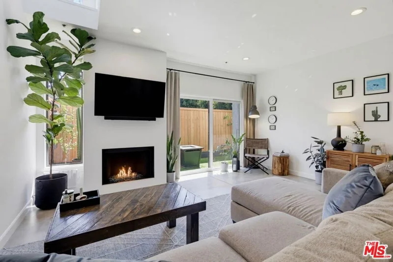 12752 Moorpark Street 3, Los Angeles, CA 91604