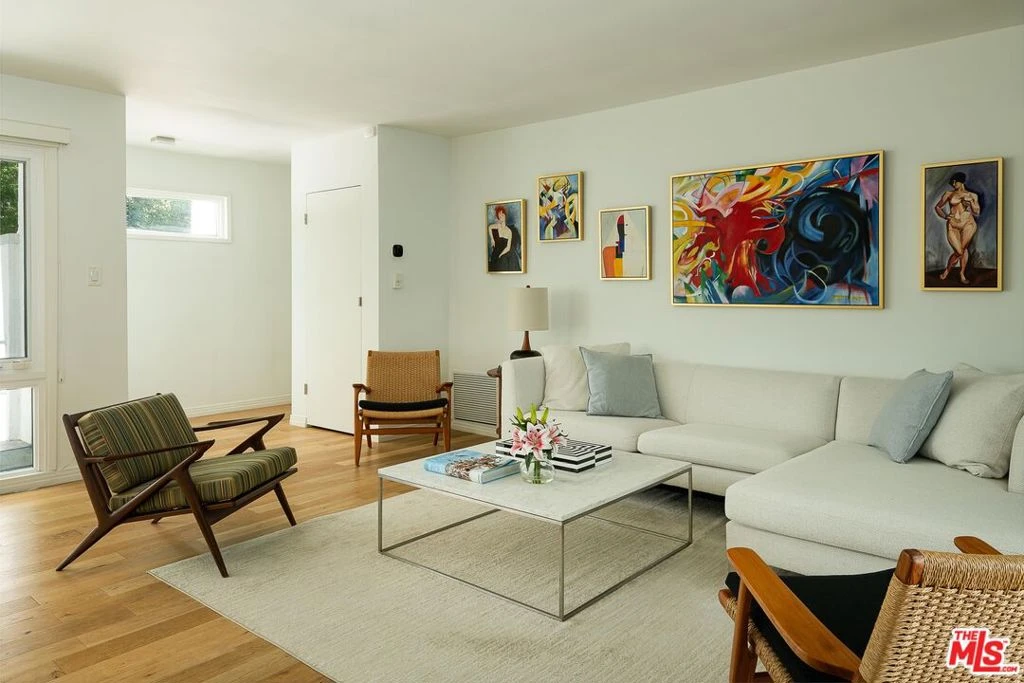 Interior 4