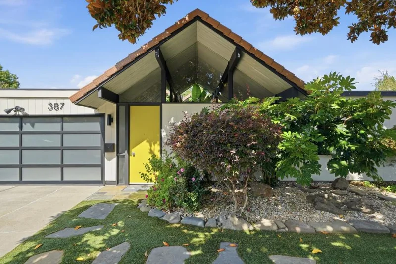 Photo 2 of 387 Vasquez Avenue