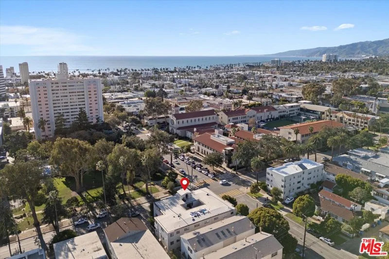 Photo 2 of 1101 Lincoln Boulevard 2D