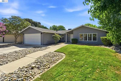 2870 Smoke Tree Cir, Stockton, CA 95209