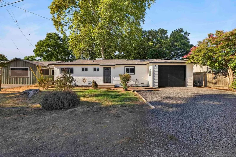 996 E Eaton Rd, Chico, CA 95973