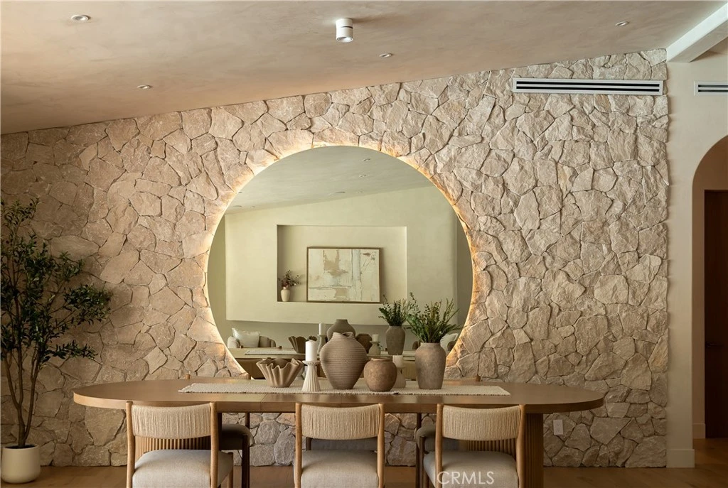 Interior 4