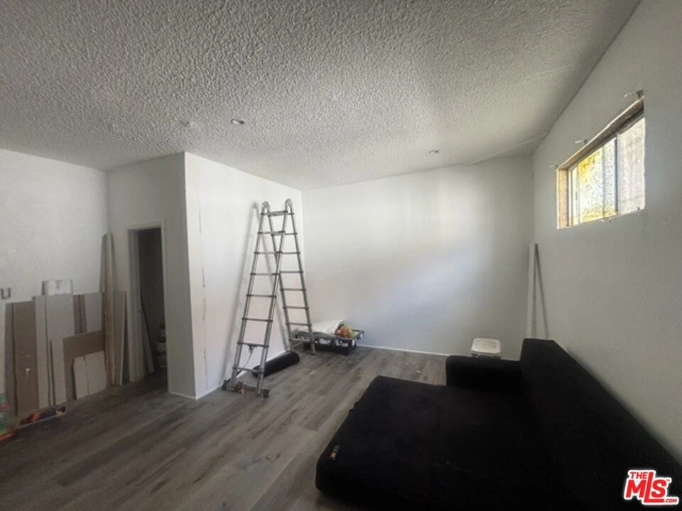 Interior 4