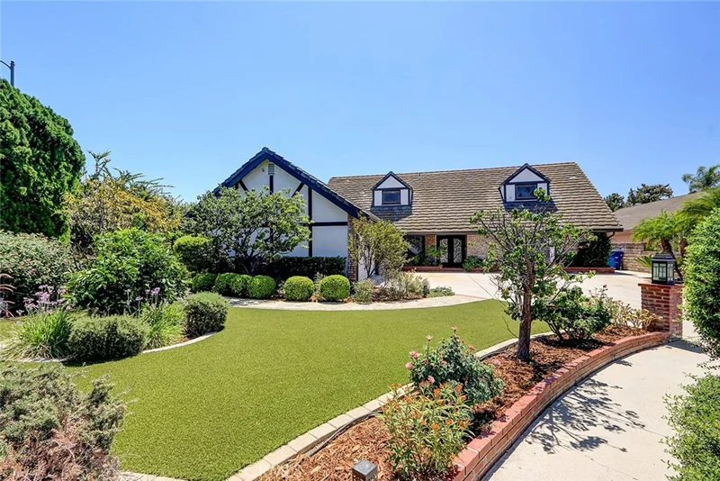 17002 Dearborn, Northridge, CA 91325