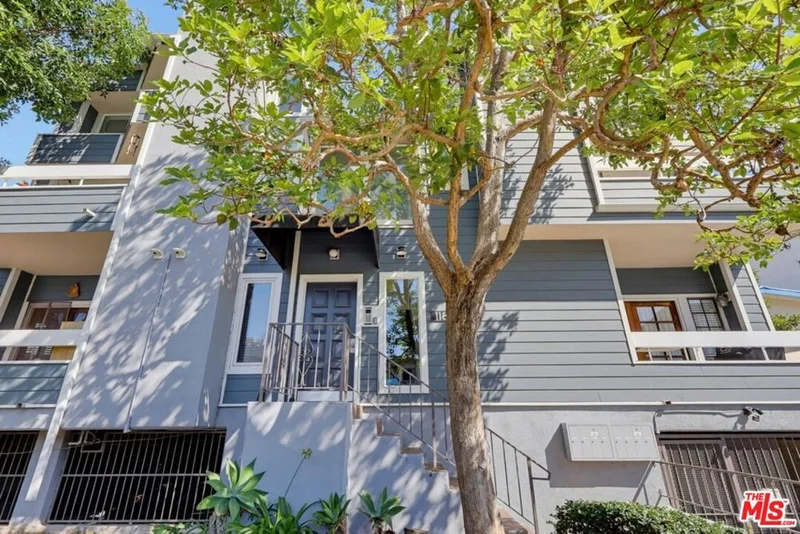 11818 Courtleigh Drive 104, Los Angeles, CA 90066