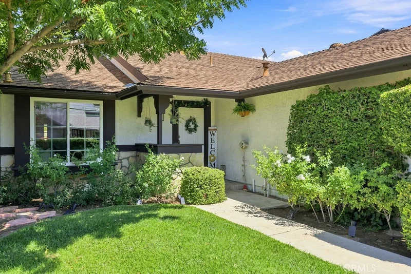 21919 Grovepark, Saugus, CA 91350