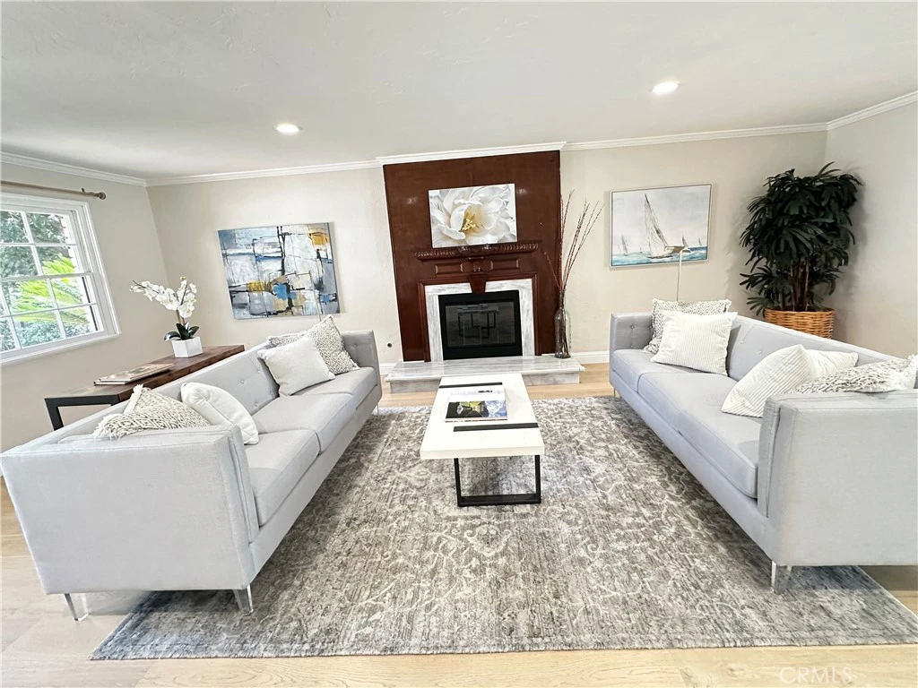Interior 4