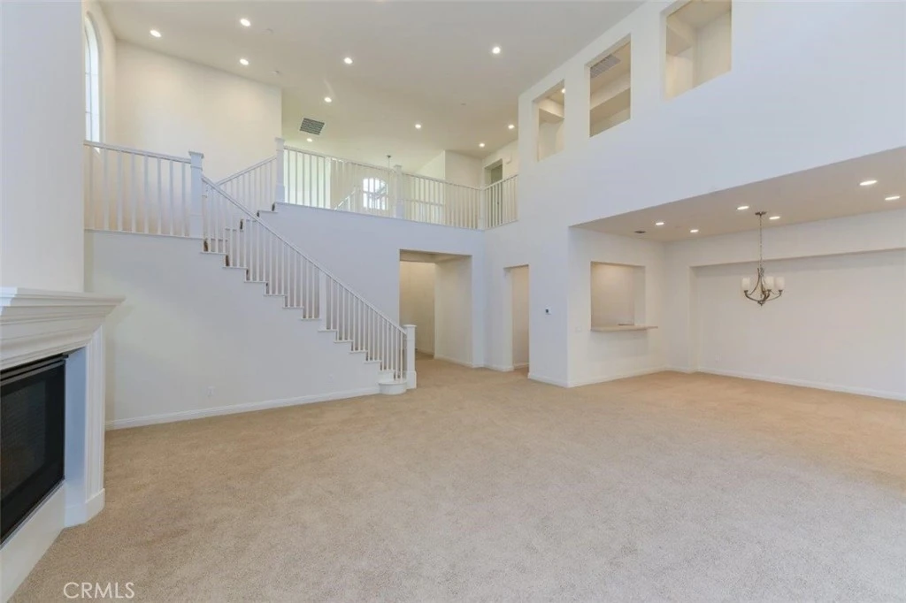 Interior 4