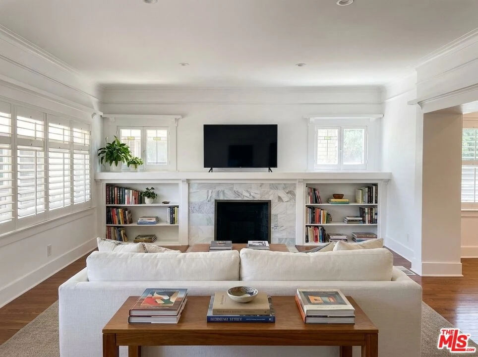 Interior 4