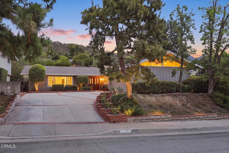 Photo 2 of 2725 Brierhaven Drive