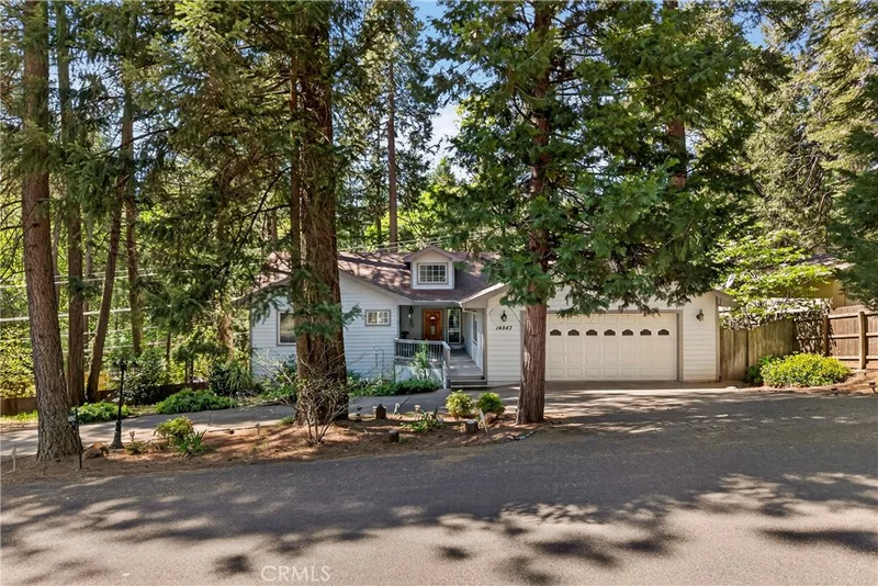 Photo 2 of 14847 Crescent