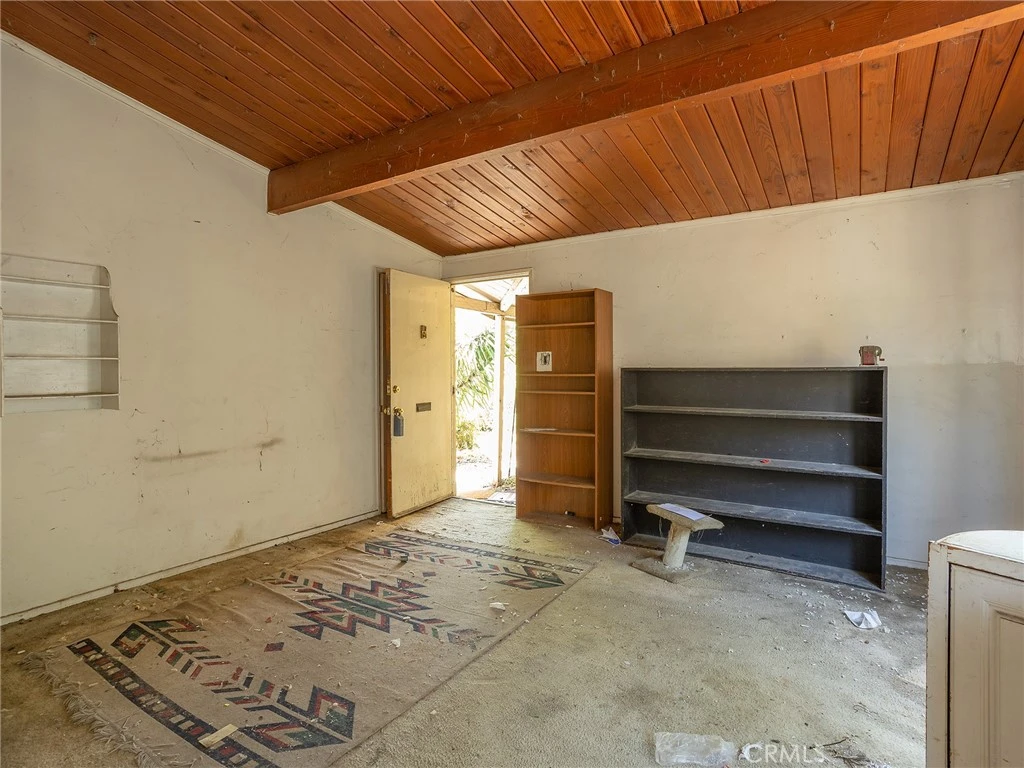 Interior 4