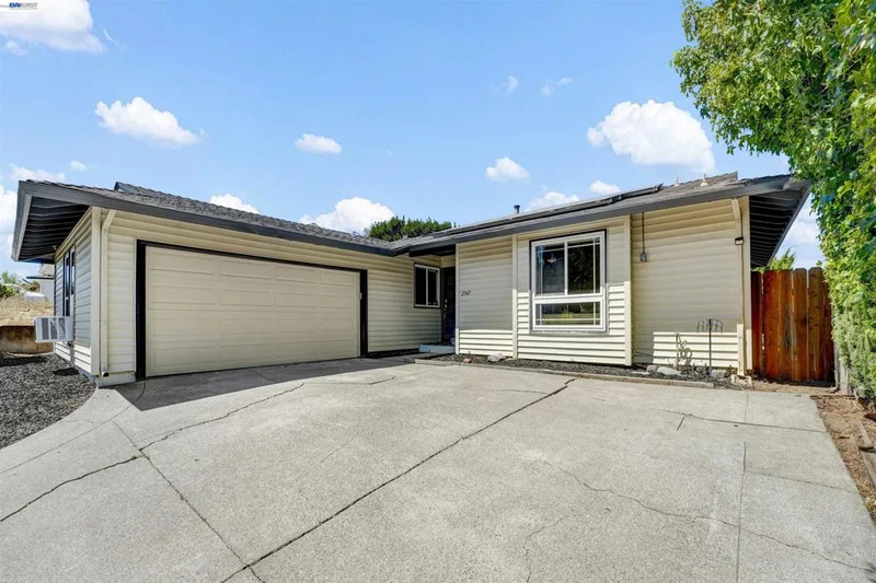 Photo 2 of 2547 Silvercrest Ct