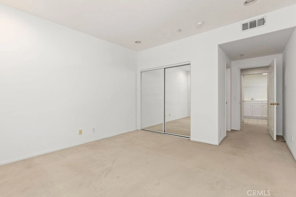 Interior 4