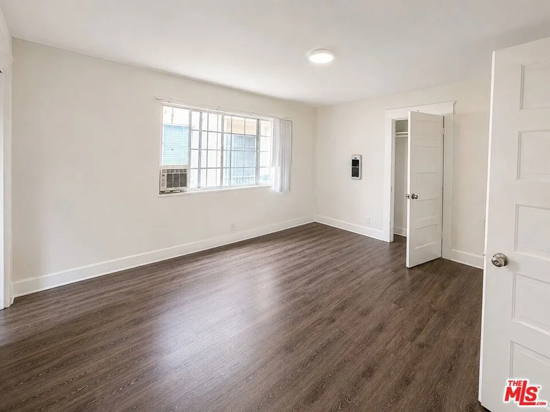 Photo 2 of 1238 W Adams Boulevard 8