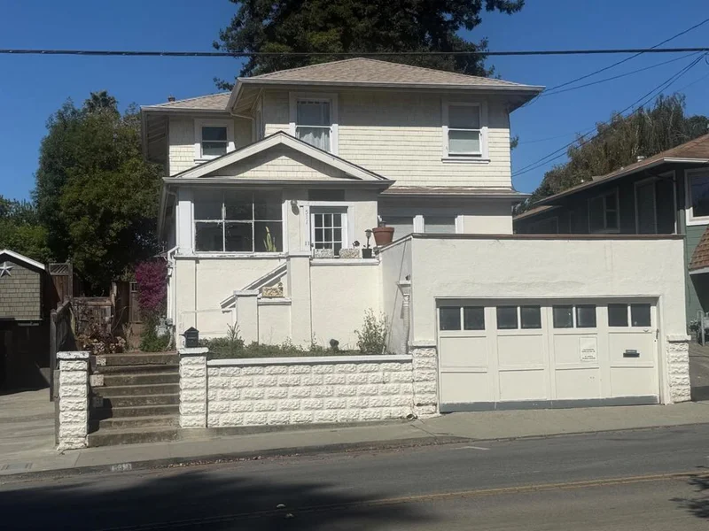 Photo 2 of 511 Capitola Avenue