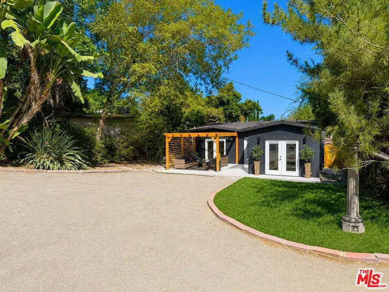 Photo 2 of 885 Montecito Drive