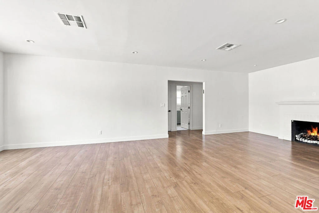 Interior 4
