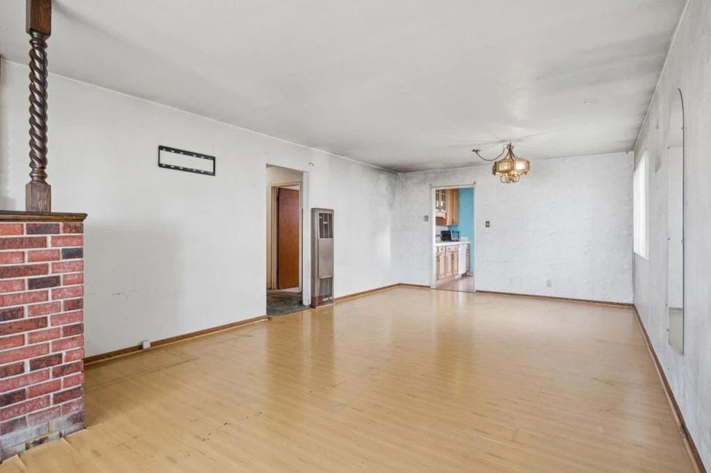Interior 4