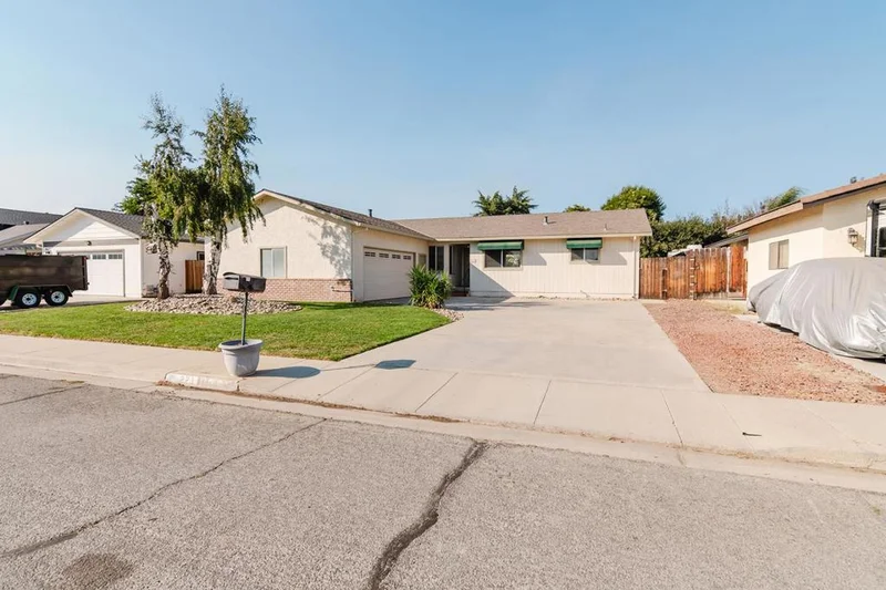 Photo 2 of 221 Rio Vista Drive