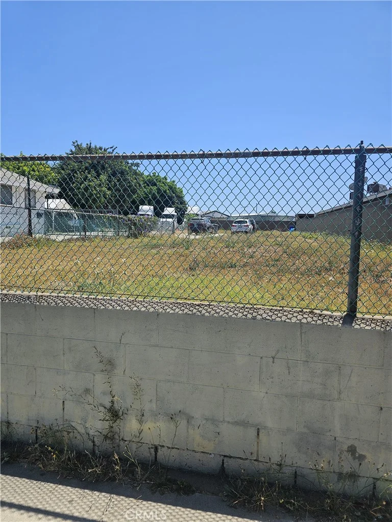 Photo 2 of 140 W 223 Street