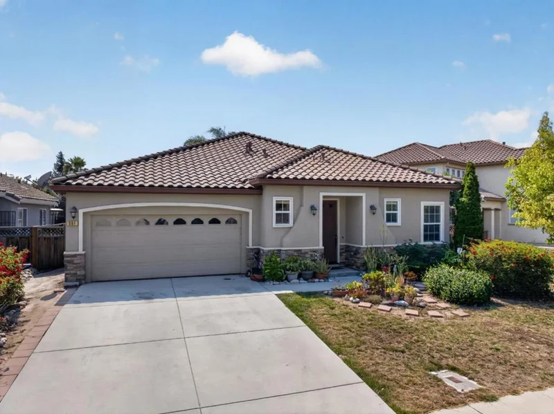 Photo 2 of 551 Hillock Drive