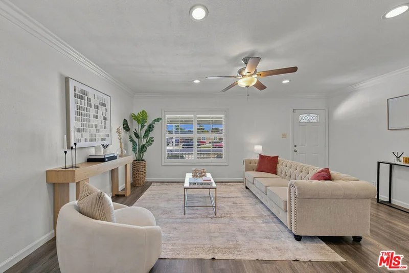 Photo 2 of 14850 Anola Street