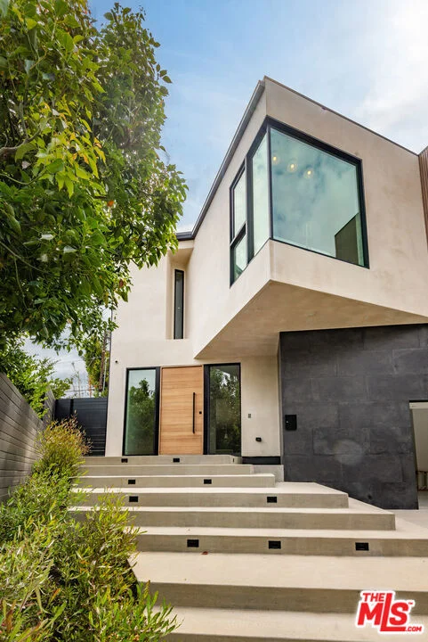 Photo 2 of 1030 Centinela Avenue