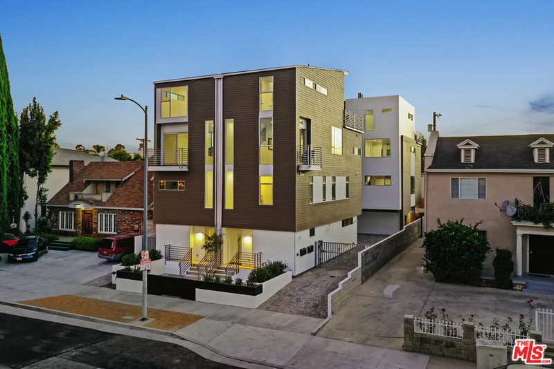 423 Wilton, Los Angeles, CA 90020