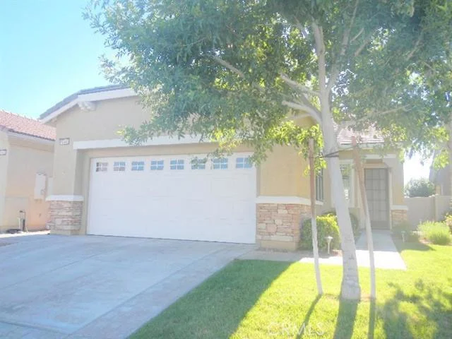 10443 Glen Oaks, Apple Valley, CA 92308