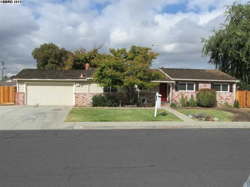 4201 Woodland Dr, Concord, CA 94521-1208