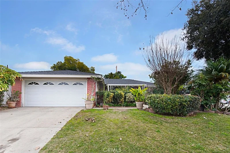 1025 Shawnee, Santa Ana, CA 92704