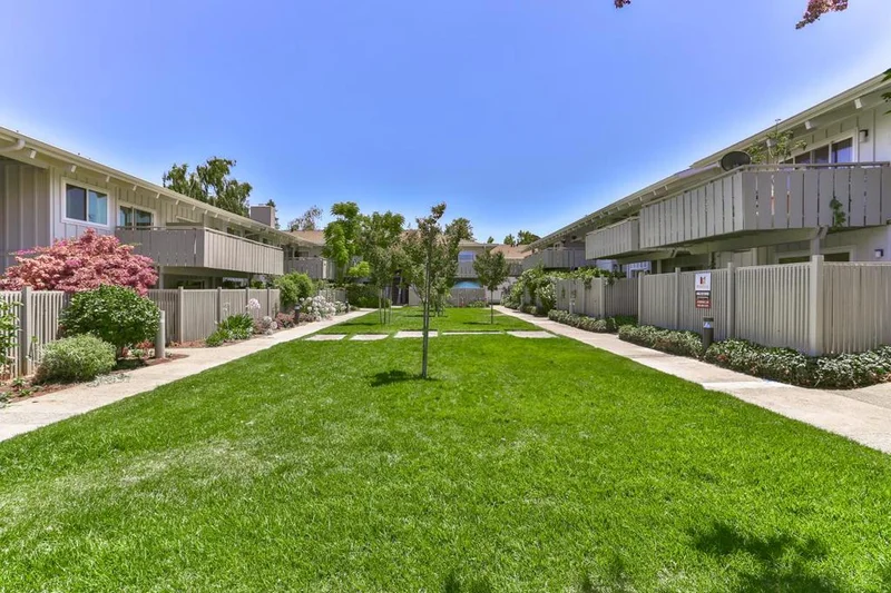 255 Rengstorff #27, Mountain View, CA 94040