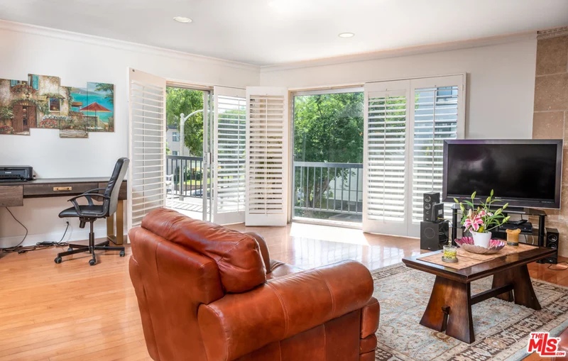 1122 Peck #202, Los Angeles, CA 90035