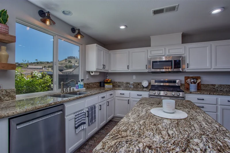 894 Via La Venta, San Marcos, CA 92069