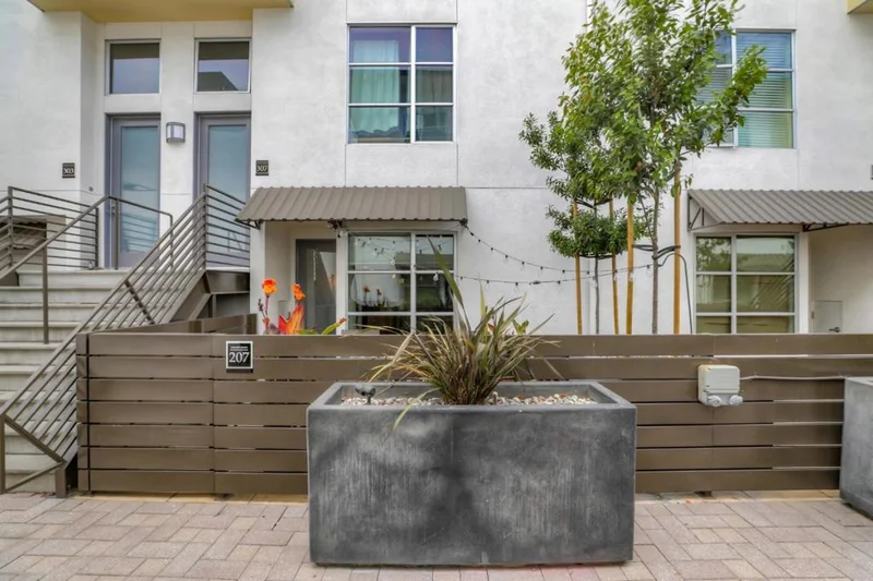 1 Julian #207, San Jose, CA 95112