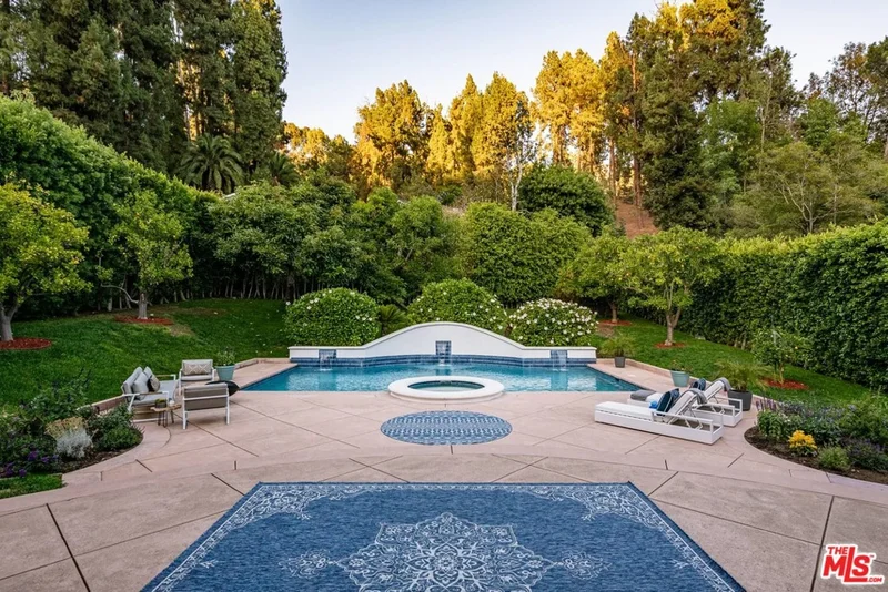 1254 Roscomare, Los Angeles, CA 90077