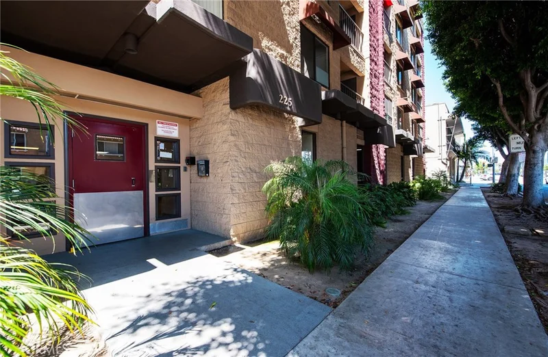 225 6th #405, Long Beach, CA 90802