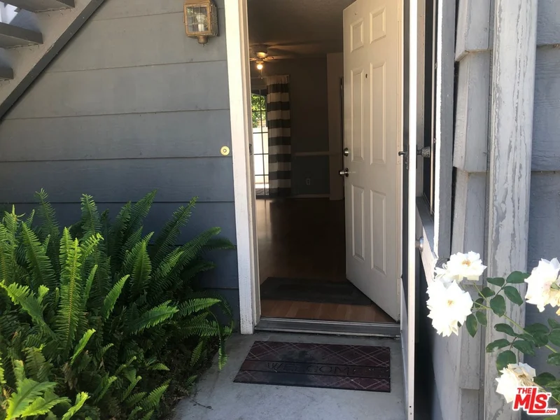 8463 De Soto ##13, Canoga Park, CA 91304