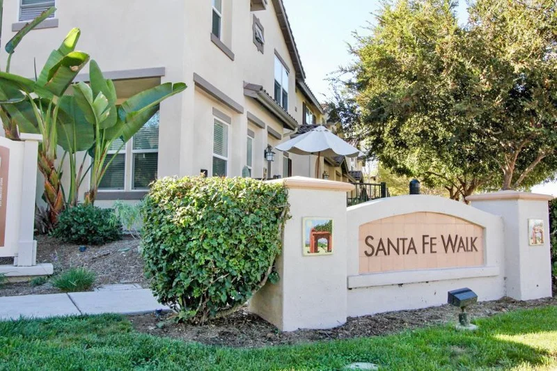 431 Avenida De La Luna, Vista, CA 92083